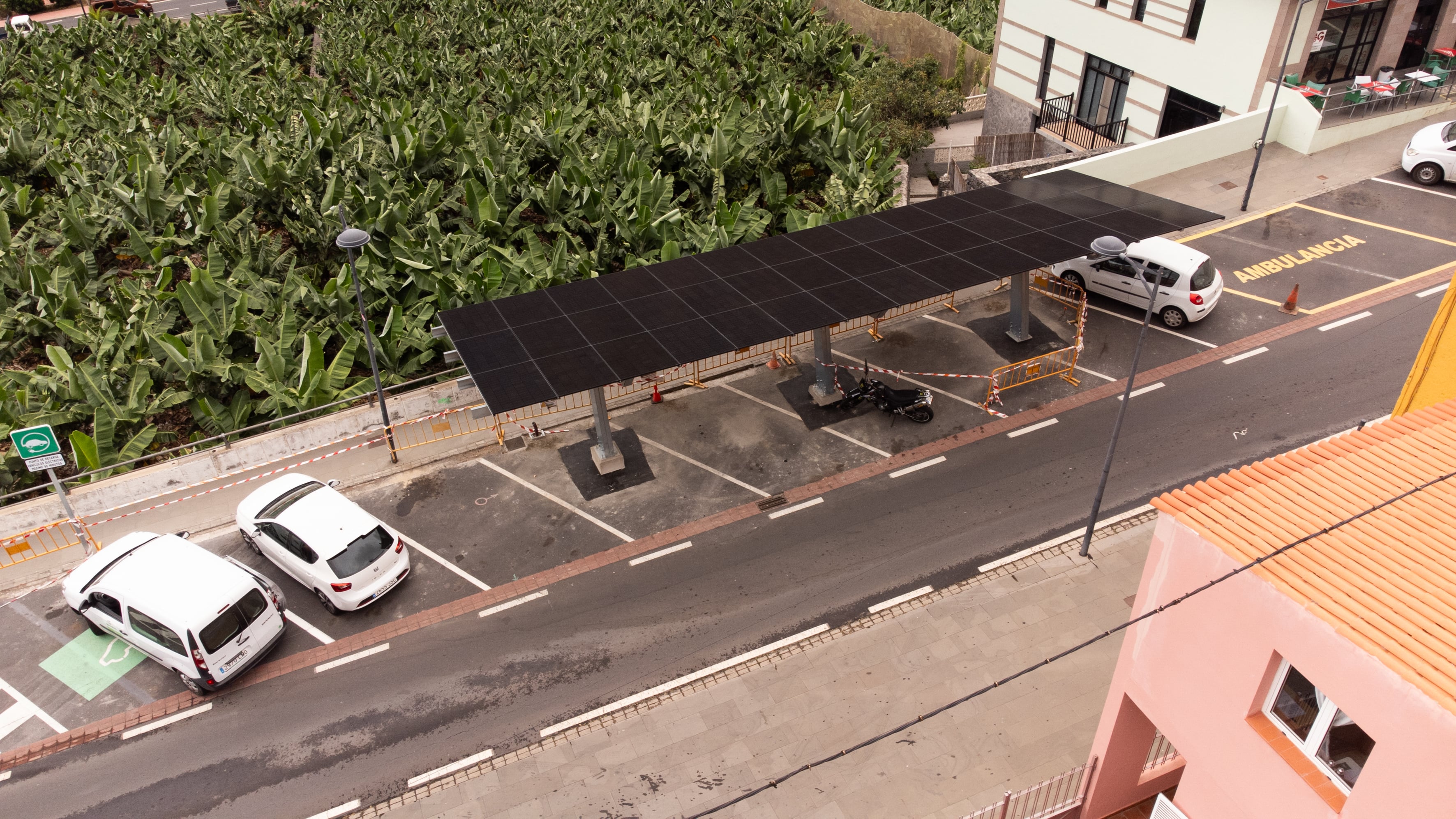 Imagen de El Cabildo avanza en la instalación de nuevos puntos de recarga autosuficientes para vehículos 