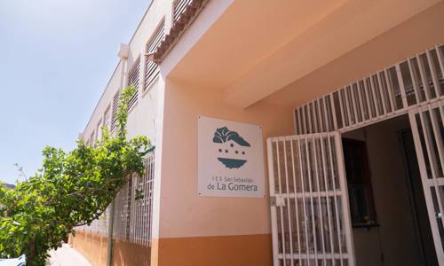 Imagen de El Cabildo renueva su compromiso con el servicio de transporte para estudiantes que se forman en La Gomera