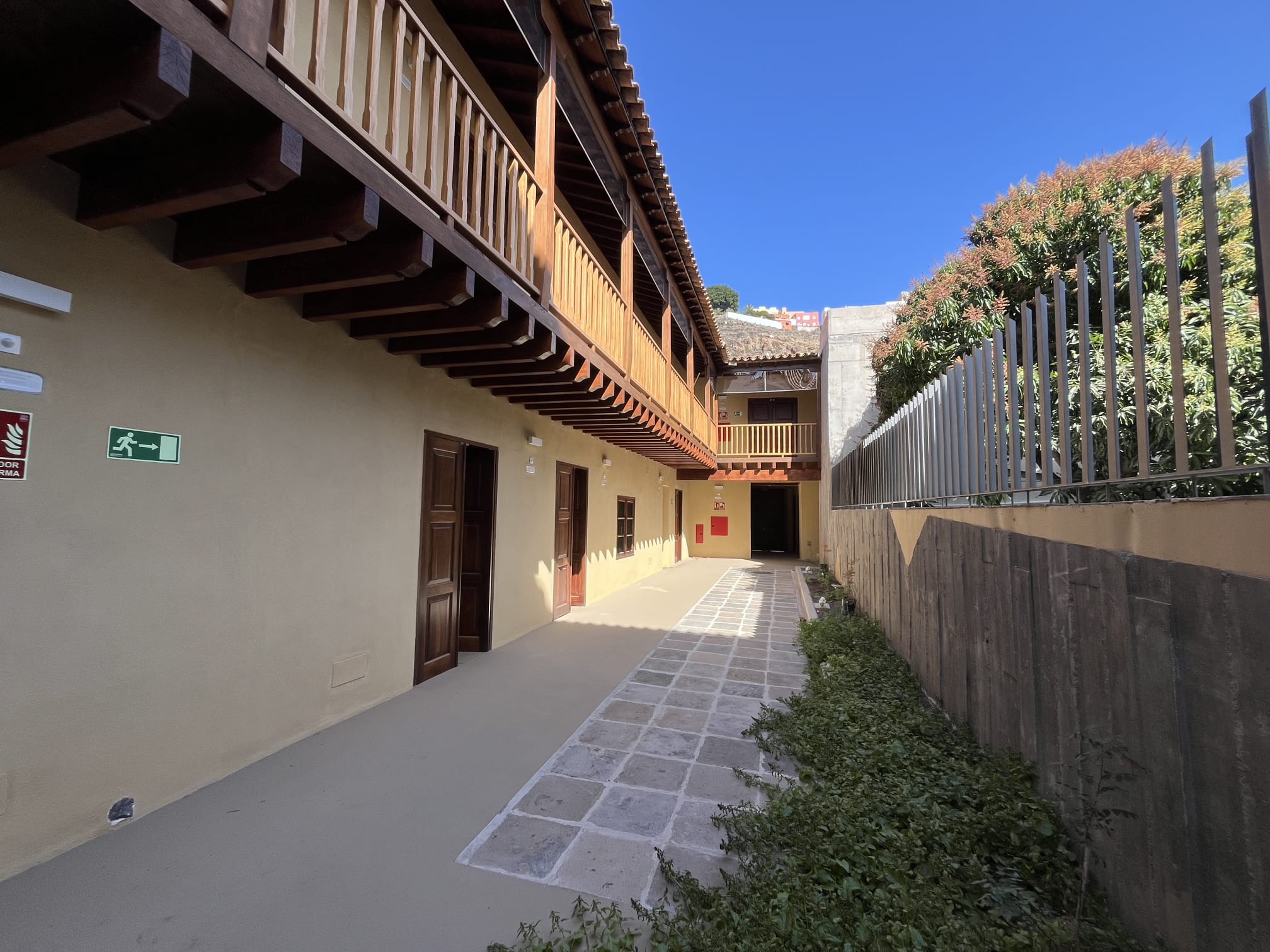 Imagen de El Cabildo de La Gomera dota de mobiliario al edificio multifuncional de la Casa de Los Leones