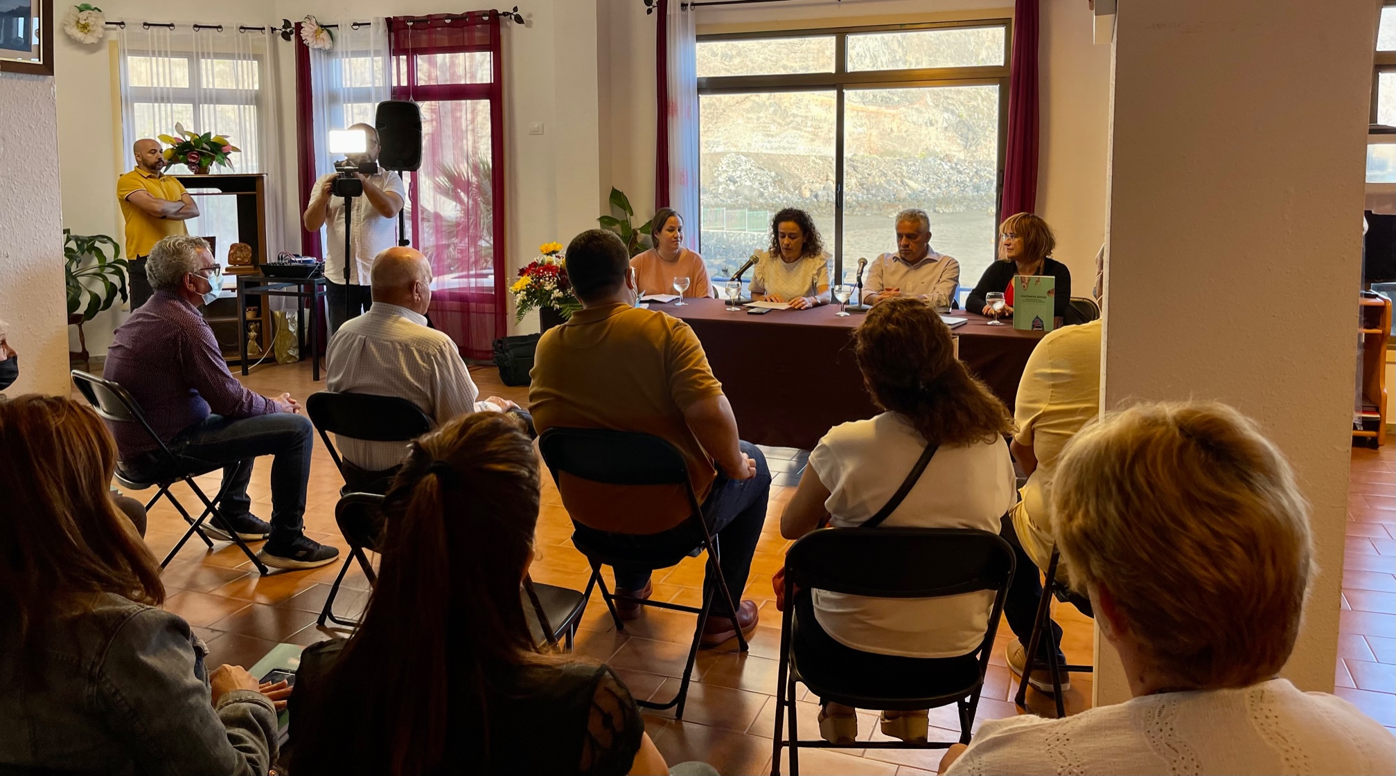 Imagen de El Cabildo rescata la memoria pesquera a través de dos publicaciones protagonizadas por pescadores 