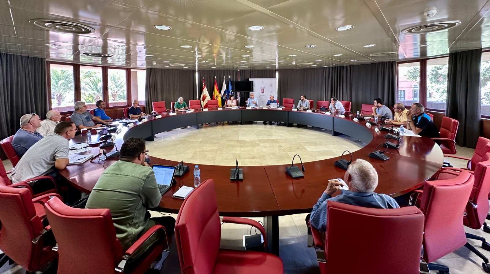 Imagen de Cabildo, ayuntamientos y regantes abordan la planificación de actuaciones en infraestructuras hidráulicas