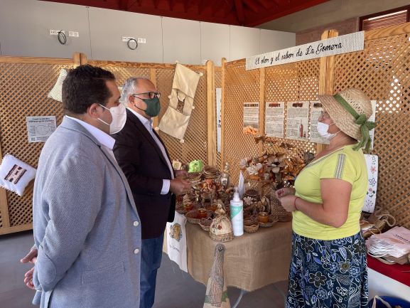 Imagen de La Gomera promueve la comercialización artesanal durante la temporada de cruceros 