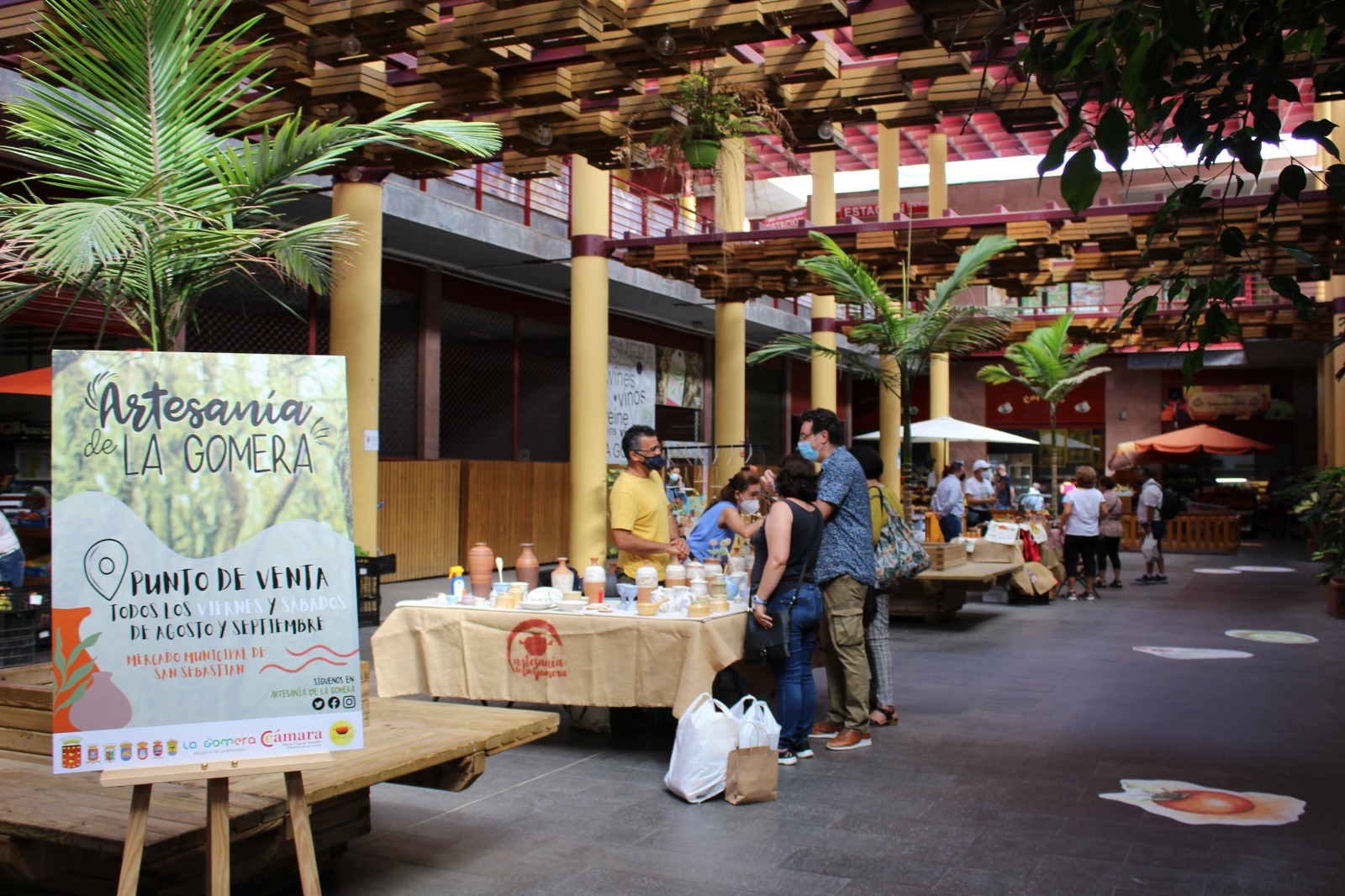 Imagen de Los puntos de venta presenciales de artesanía estarán presentes esta semana en San Sebastián y Chipude