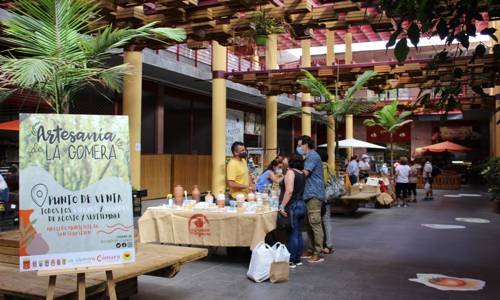 Imagen de Los puntos de venta presenciales de artesanía estarán presentes esta semana en San Sebastián y Chipude