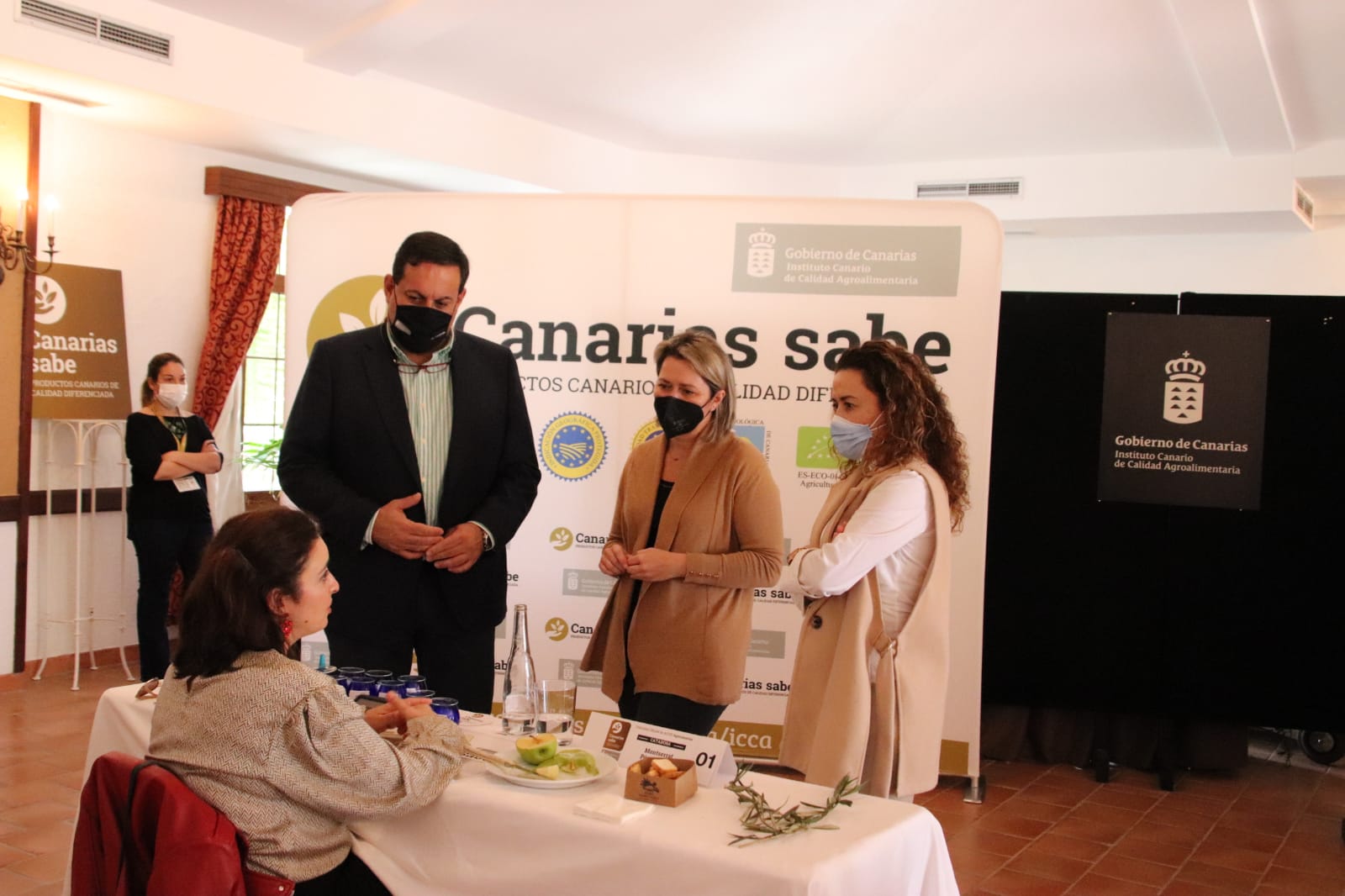 Imagen de Un total de 21 muestras de 13 almazaras participan en el Concurso de Aceite de Oliva Virgen Extra Agrocanarias