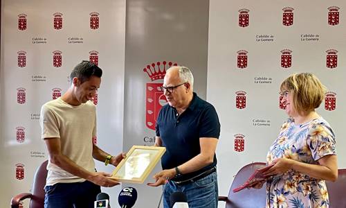 Imagen de El Cabildo de La Gomera reconoce la trayectoria deportiva de Cristofer Clemente