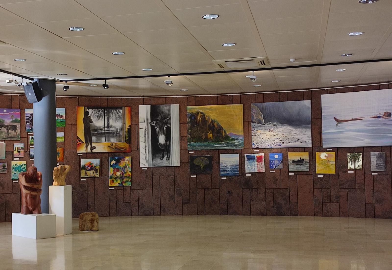 Imagen de Este viernes finaliza la exposición de pintura y escultura ‘La Gomera’, de Izik Lambez 