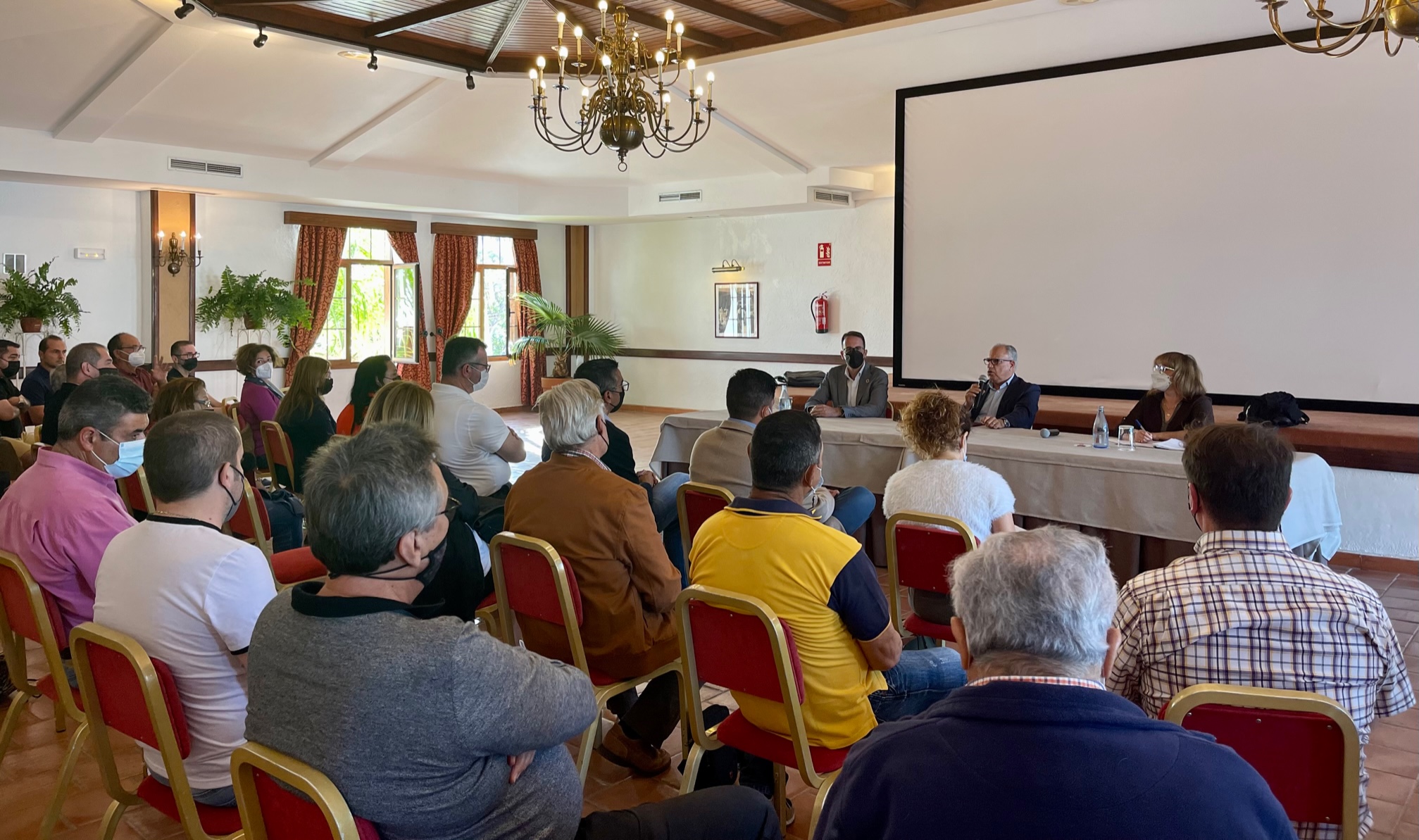 Imagen de El Cabildo destina más de 440 mil euros a la dinamización del tejido socioeconómico de la comarca de Playa de Santiago 