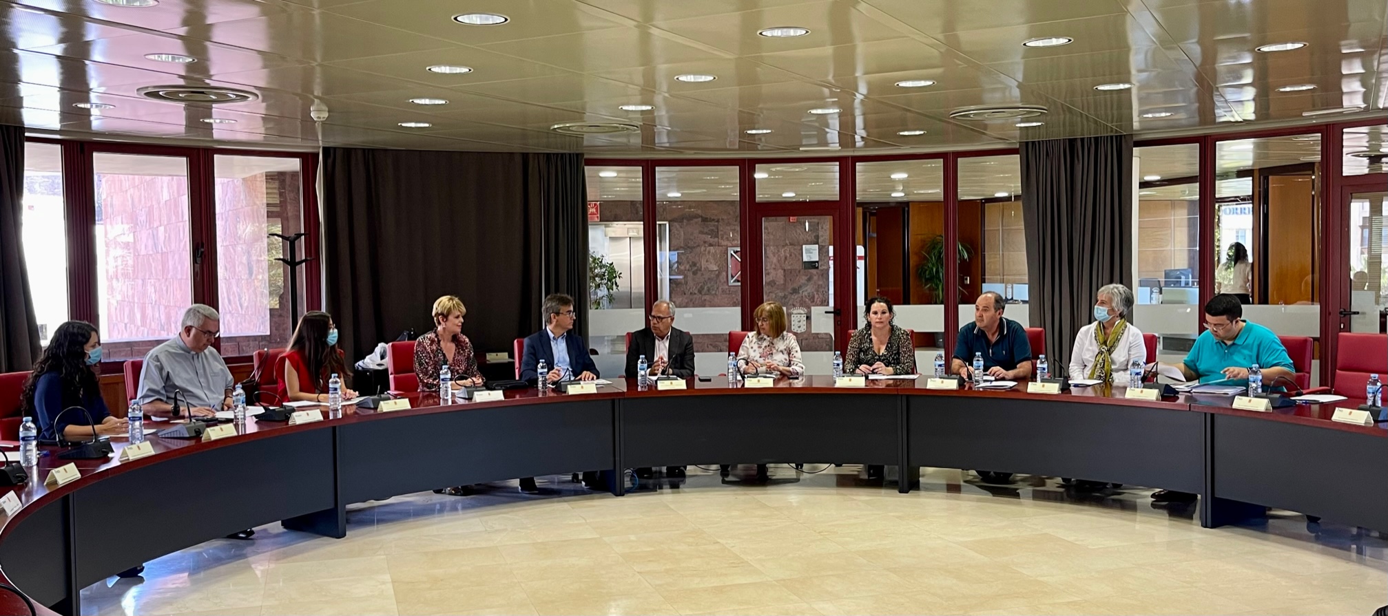 Imagen de Cabildo y Radio Ecca abordan los resultados del último ejercicio académico en la isla