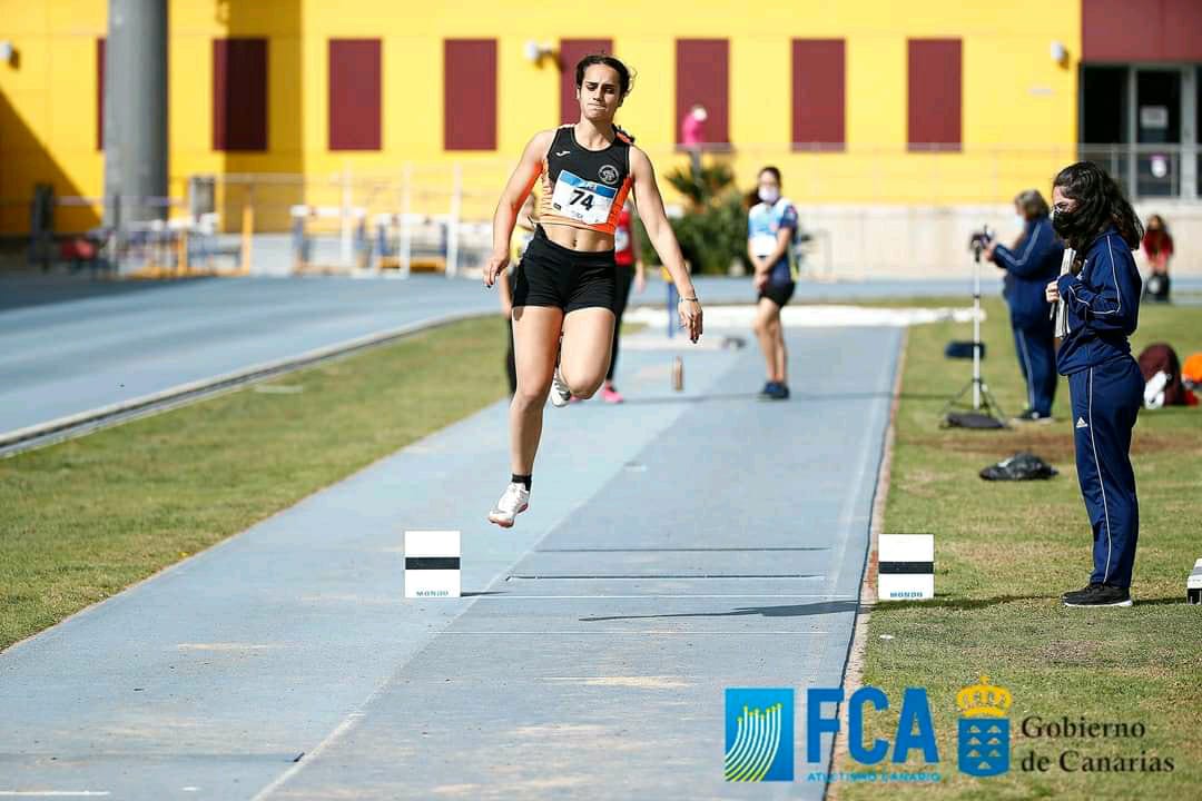 Imagen de El Cabildo felicita a la atleta Lucía Curbelo por su plata en el Campeonato Absoluto de Pista de Invierno
