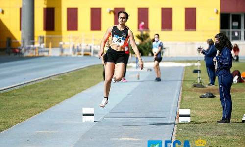 Imagen de El Cabildo felicita a la atleta Lucía Curbelo por su plata en el Campeonato Absoluto de Pista de Invierno