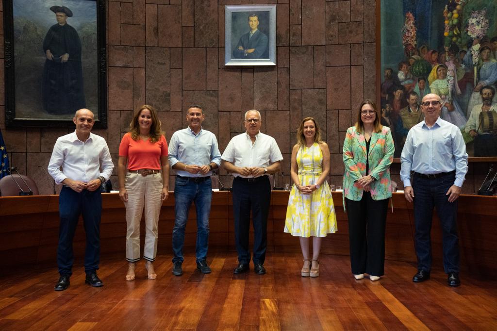 Imagen de Los cabildos exigen al Estado medidas urgentes ante la crisis migratoria 