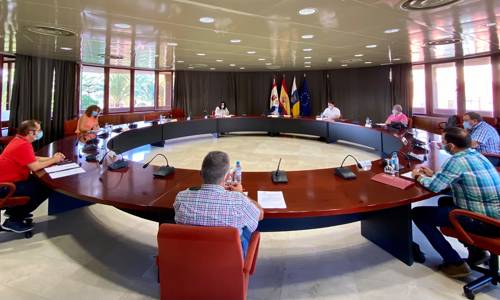 Imagen de Cabildo y ayuntamientos coordinan las inversiones del Fdcan y del Plan Insular de Cooperación