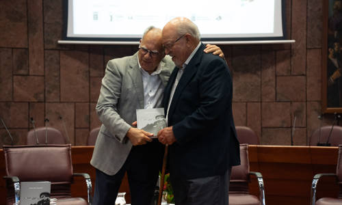 Imagen de La Gomera homenajea a Isidro Ortiz en la clausura de las jornadas internacionales de Silbo Gomero