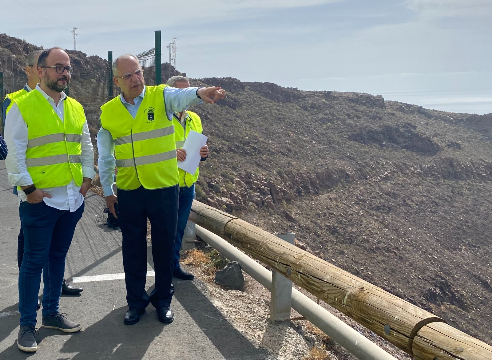 Imagen de Transición Ecológica coopera con el Cabildo en la financiación de dos obras de ahorro energético y renovables en La Gomera