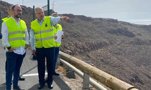 Imagen de Transición Ecológica coopera con el Cabildo en la financiación de dos obras de ahorro energético y renovables en La Gomera