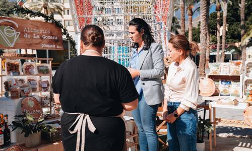 Imagen de El Cabildo y Proexca promueven la venta de productos agroalimentarios durante la temporada de cruceros