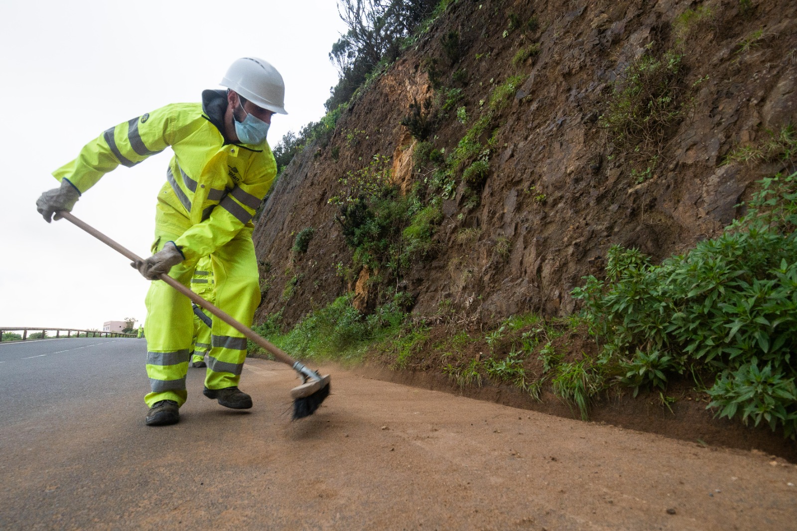 Imagen de El servicio de mantenimiento de carreteras atiende más de una veintena de incidencias durante el verano