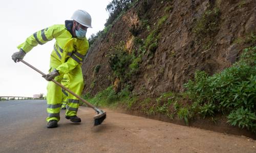 Imagen de El servicio de mantenimiento de carreteras atiende más de una veintena de incidencias durante el verano