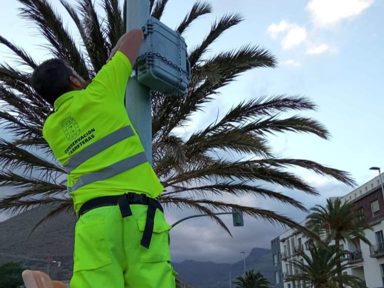 Imagen de El Cabildo instala nuevos aforadores para la medición del tráfico rodado en las vías insulares