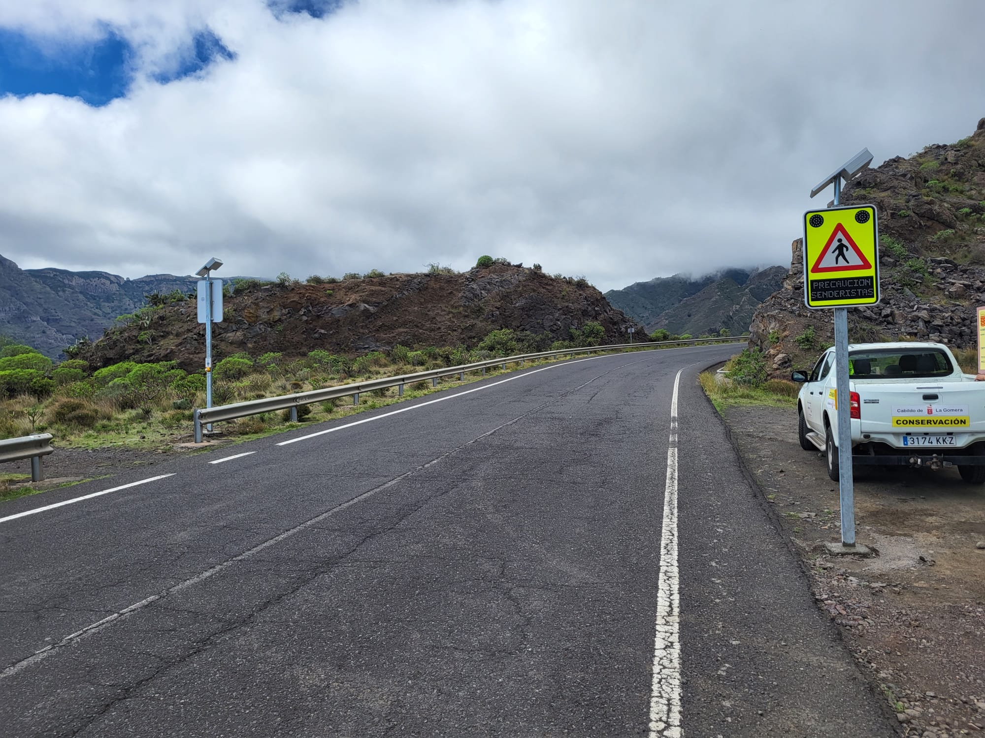 Imagen de El Cabildo inicia la instalación de nueva señalética inteligente en las carreteras de La Gomera