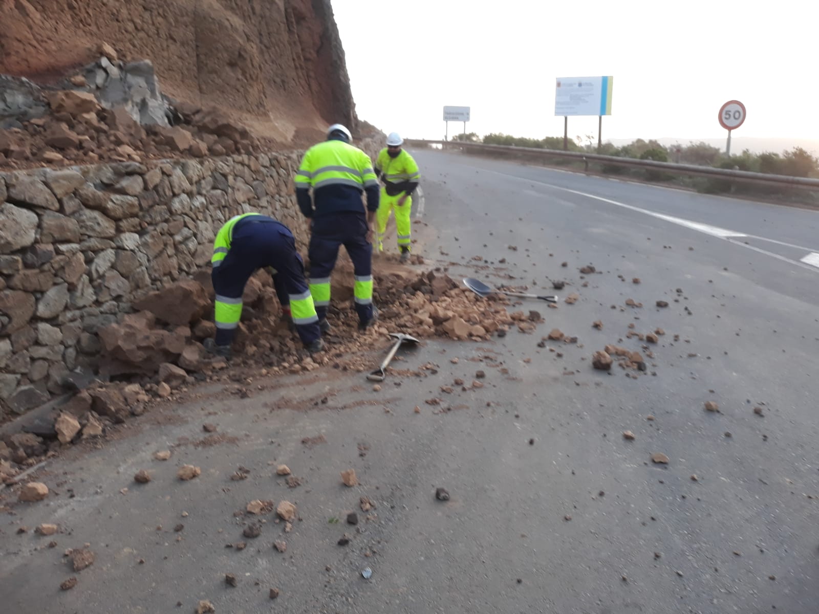 Imagen de El Cabildo pide precaución al circular por varias vías de La Gomera ante el fuerte viento