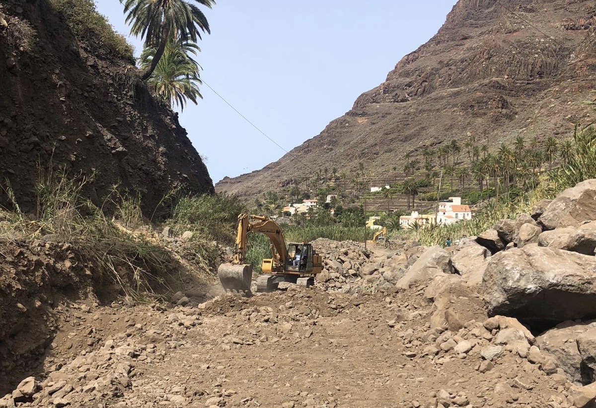 Imagen de El Cabildo inicia los trabajos de acondicionamiento del talud de la Ermita de Los Santos Reyes