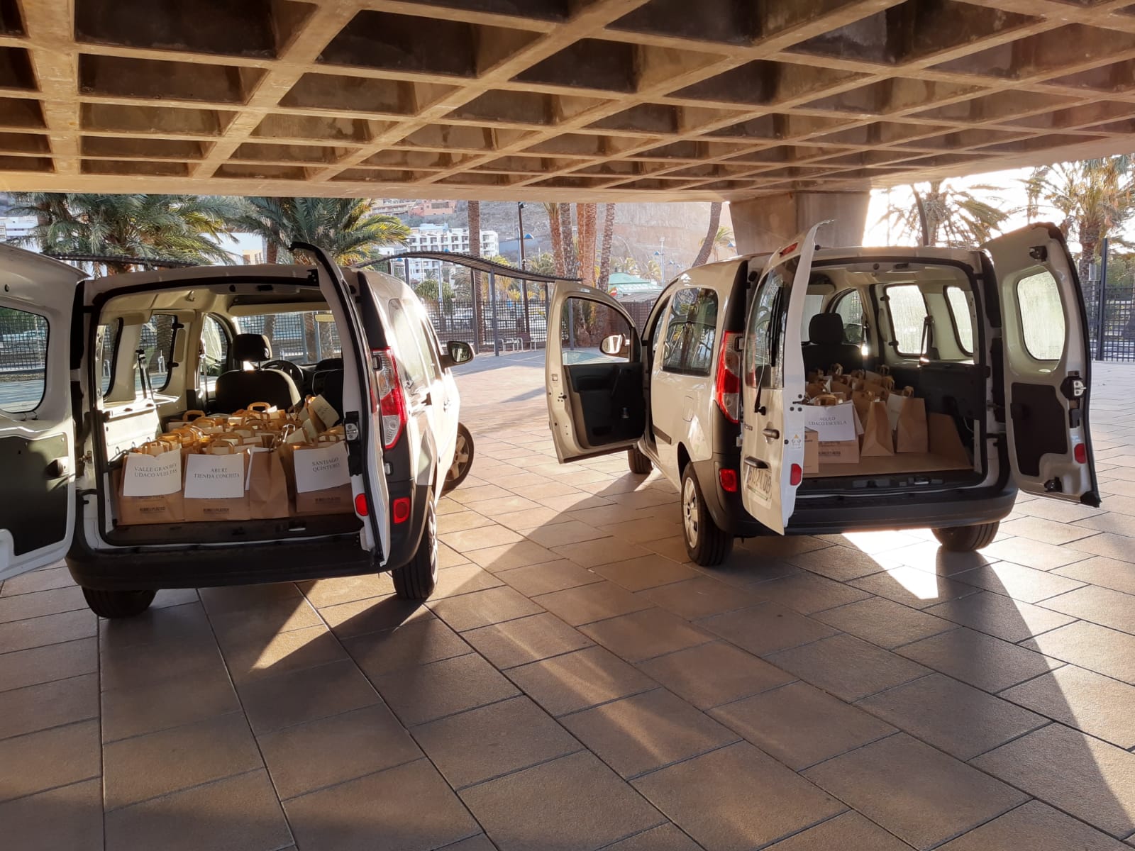 Imagen de El Cabildo refuerza la prevención con la distribución de material a supermercados y cooperativas