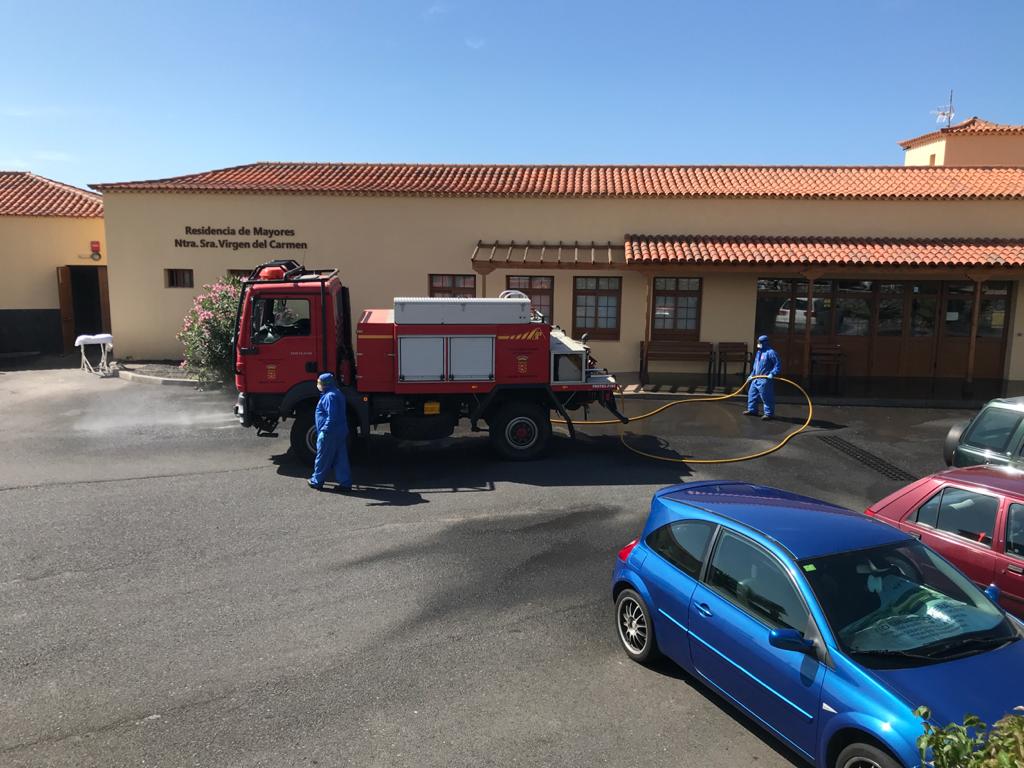 Imagen de El operativo de desinfección insular intensifica sus tareas con una veintena de actuaciones diarias