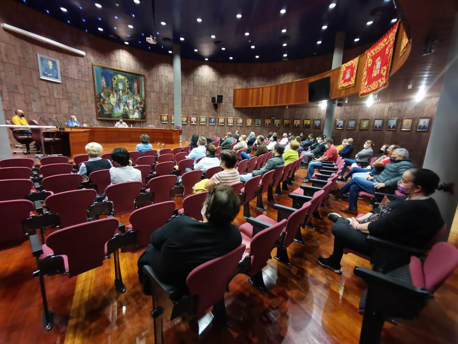 Imagen de El Cabildo coordina con empresarios y artesanos las acciones de dinamización para este año