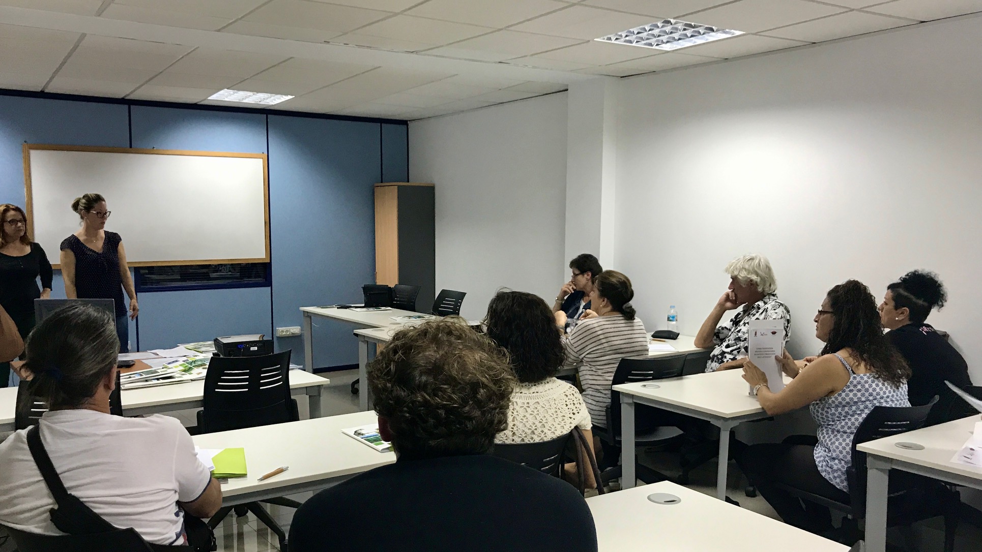 Imagen de El Cabildo organiza un programa formativo en competencias digitales para el sector comercial y artesanal