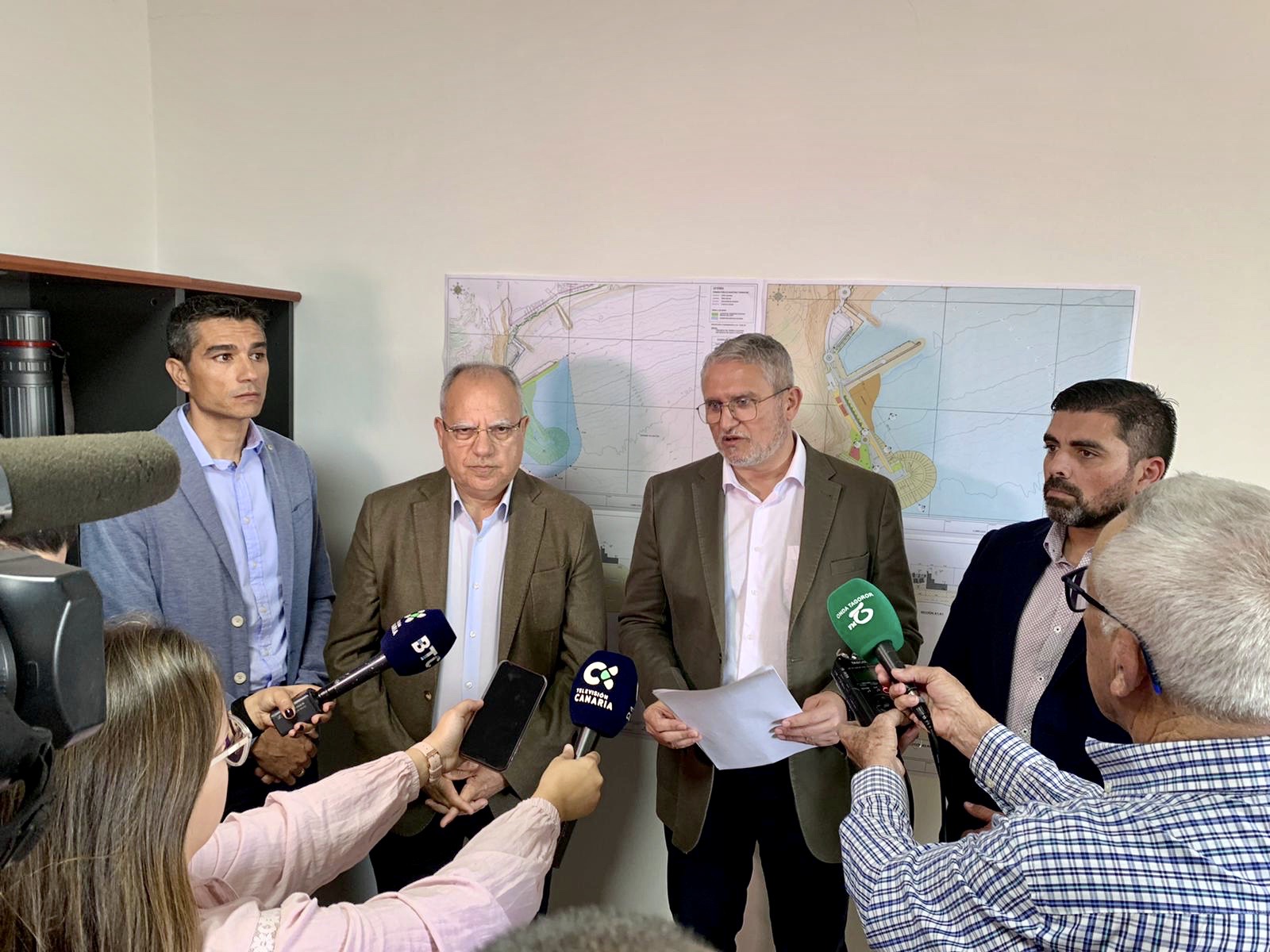 Imagen de Cabildo y Puertos Canarios presentan el plan de inversiones para los puertos gomeros  