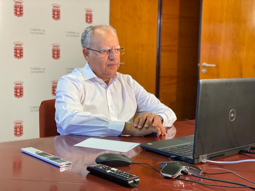 Imagen de Curbelo propone crear cooperativas suministradoras para reducir el precio del combustible   