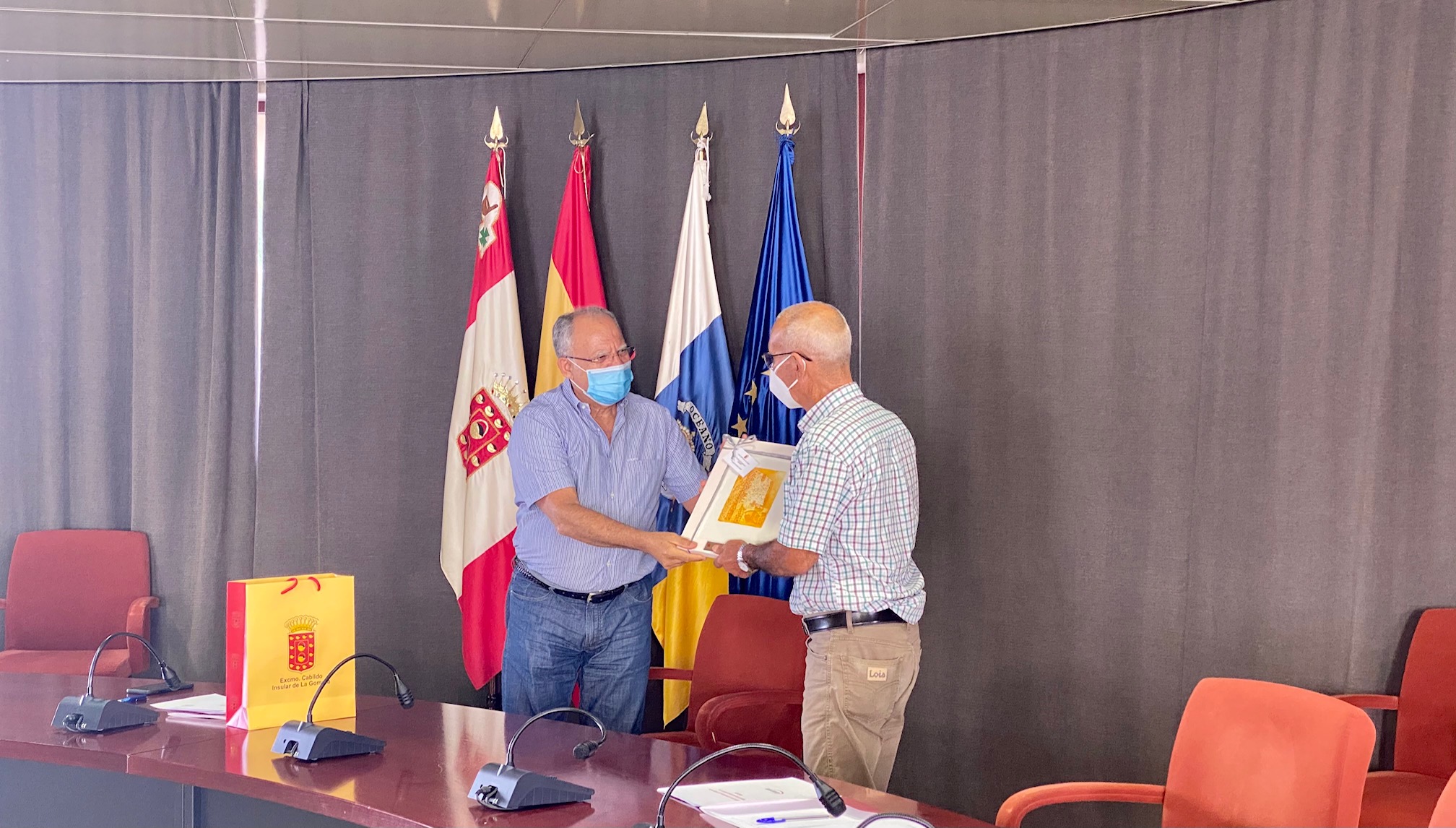 Imagen de El Cabildo reconoce a José Francisco Correa, presidente de los taxistas de Valle Gran Rey durante 34 años