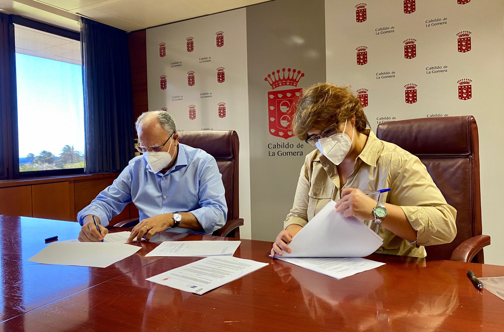 Imagen de El Cabildo suscribe un convenio con la UNED para potenciar sus actividades en la isla