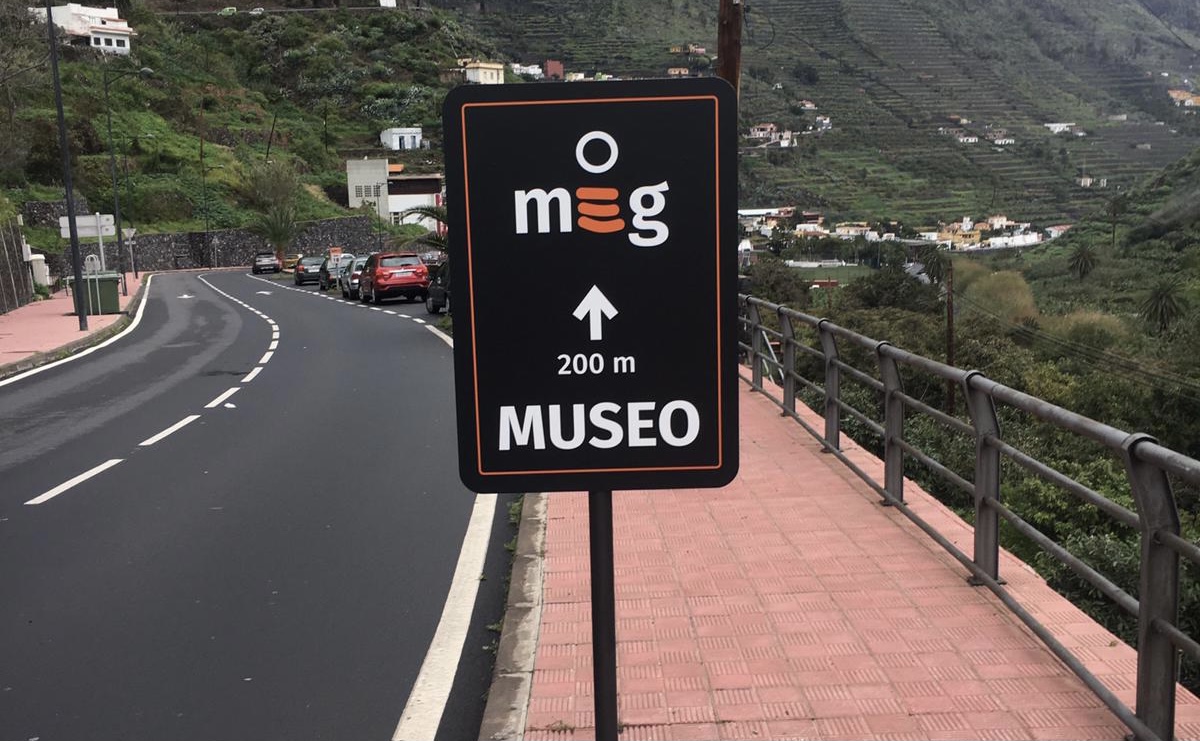 Imagen de El Cabildo instala nueva señales informativas de la red de museos de La Gomera 