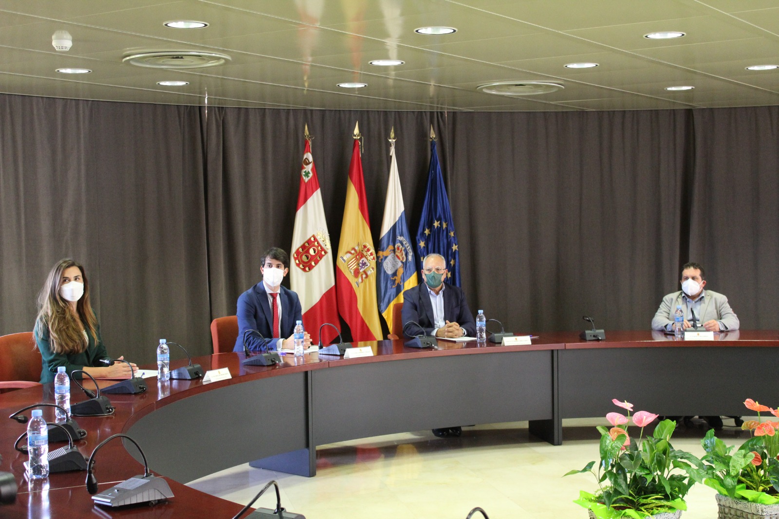 Imagen de El Cabildo y la ZEC intensifican acciones conjuntas para la reactivación económica insular  