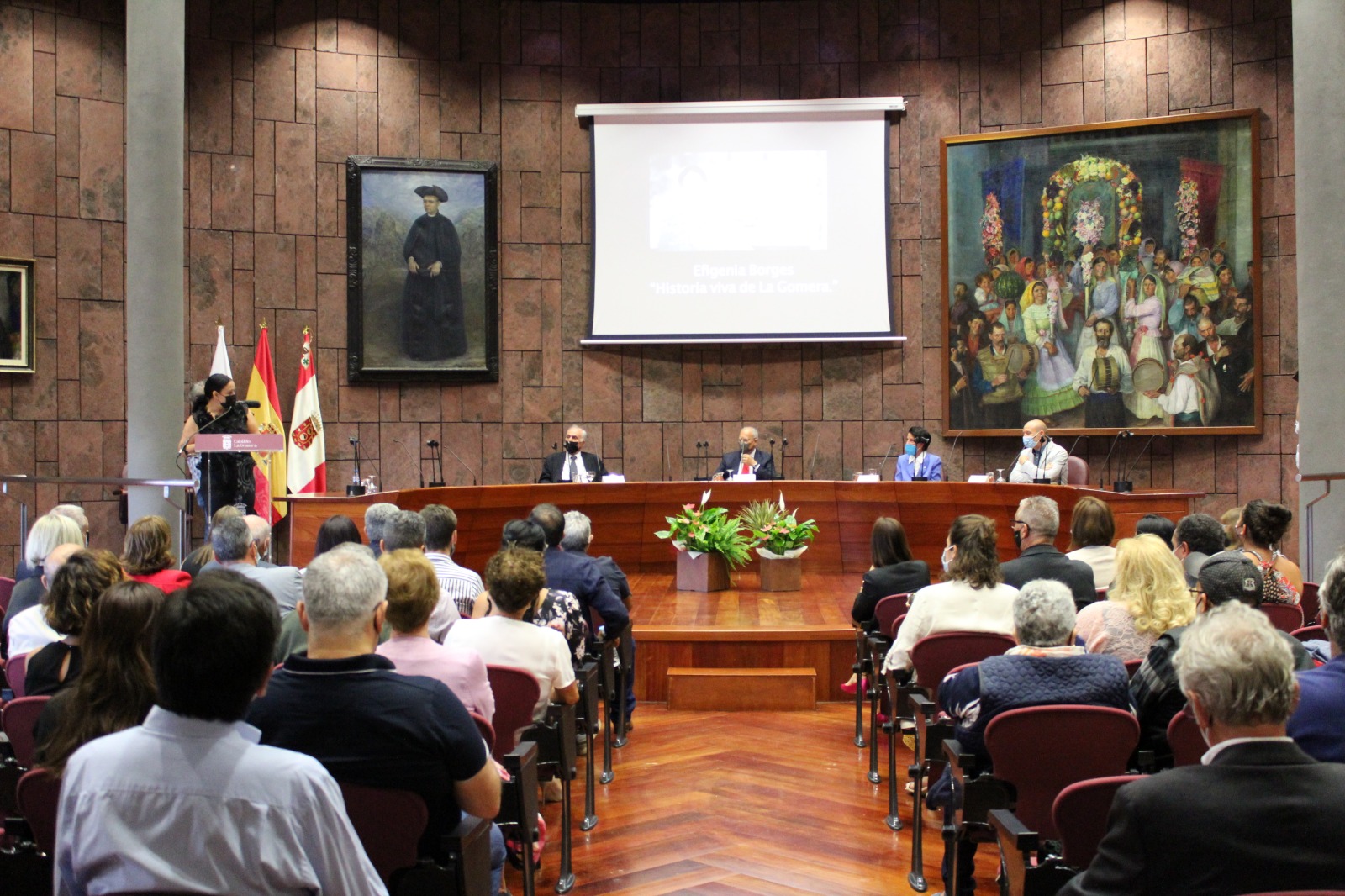 Imagen de Efigenia Borges repasa su vida con un libro autobiográfico presentado en el Cabildo insular