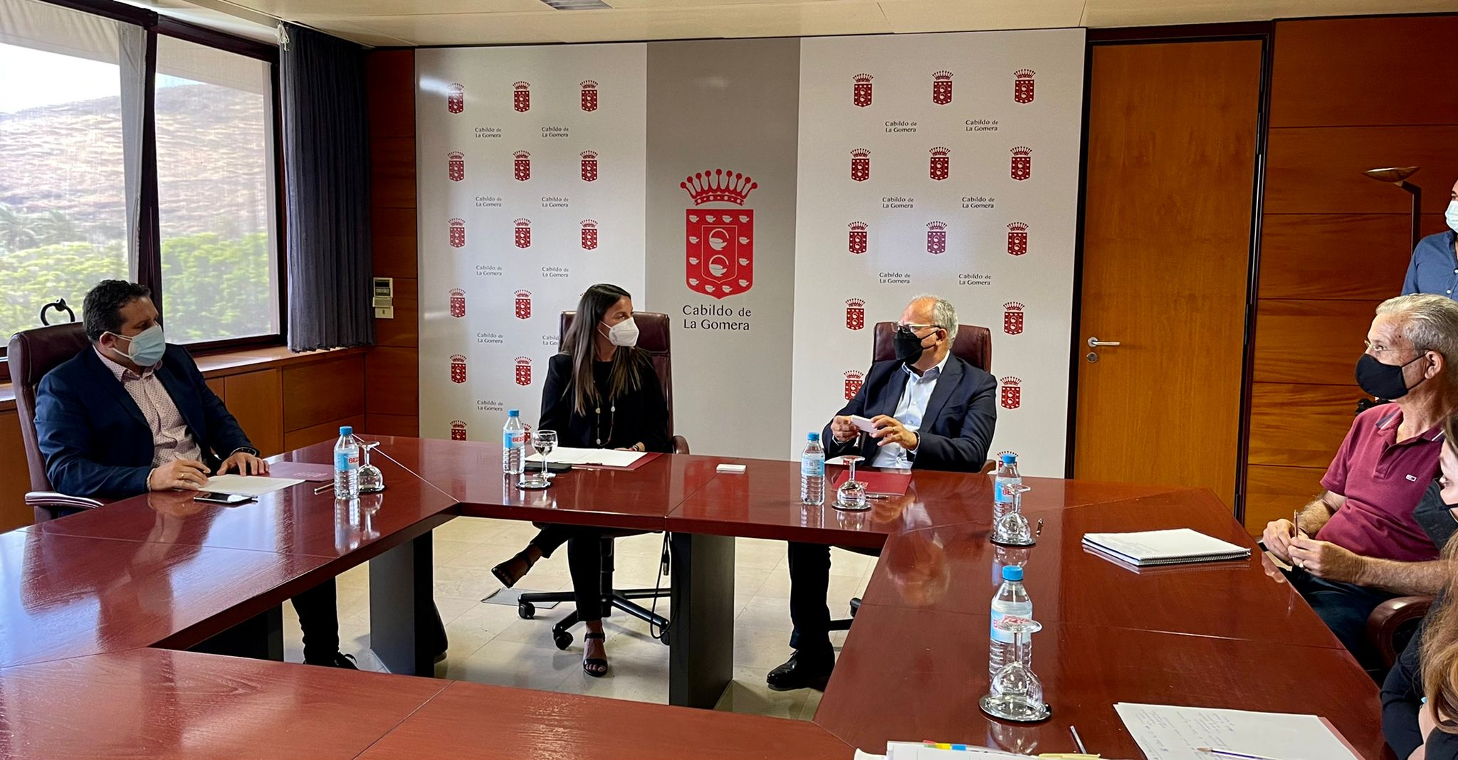 Imagen de Gobierno y Cabildo apuestan por diversificar la economía gomera a través del desarrollo industrial