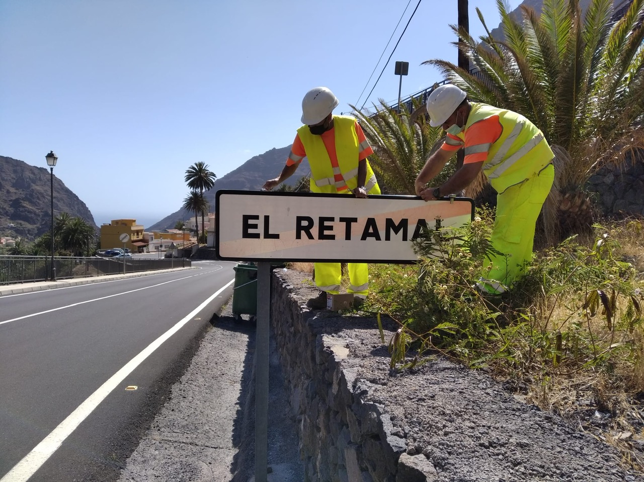 Imagen de El Cabildo intensifica la renovación de la señalética de las carreteras de la isla