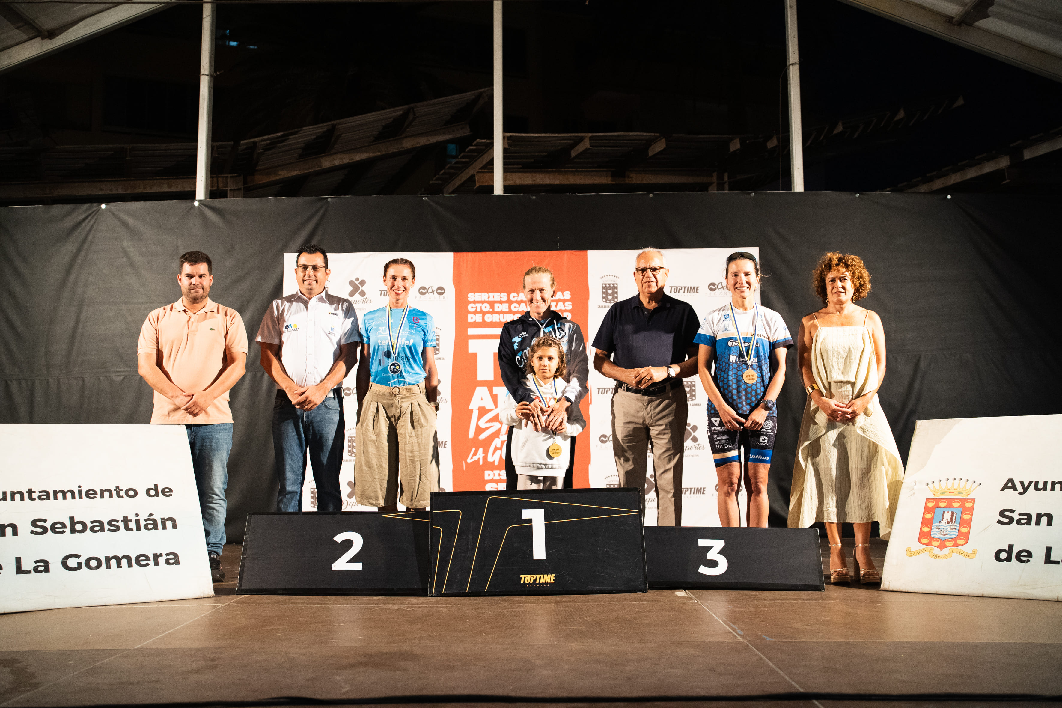 Imagen de Ricardo Hernández y Mia Leadbeater se alzan con la victoria del Triatlón ‘Isla de La Gomera’ 2025
