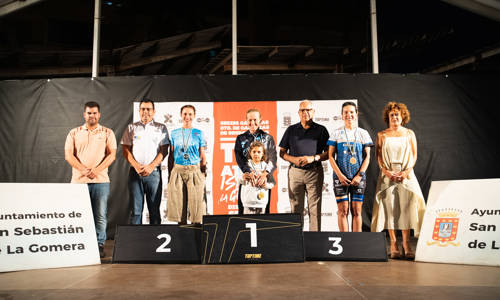 Imagen de Ricardo Hernández y Mia Leadbeater se alzan con la victoria del Triatlón ‘Isla de La Gomera’ 2025
