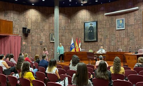 Imagen de El Cabildo incorpora a una treintena de jóvenes desempleados a través de un programa de nuevas oportunidades
