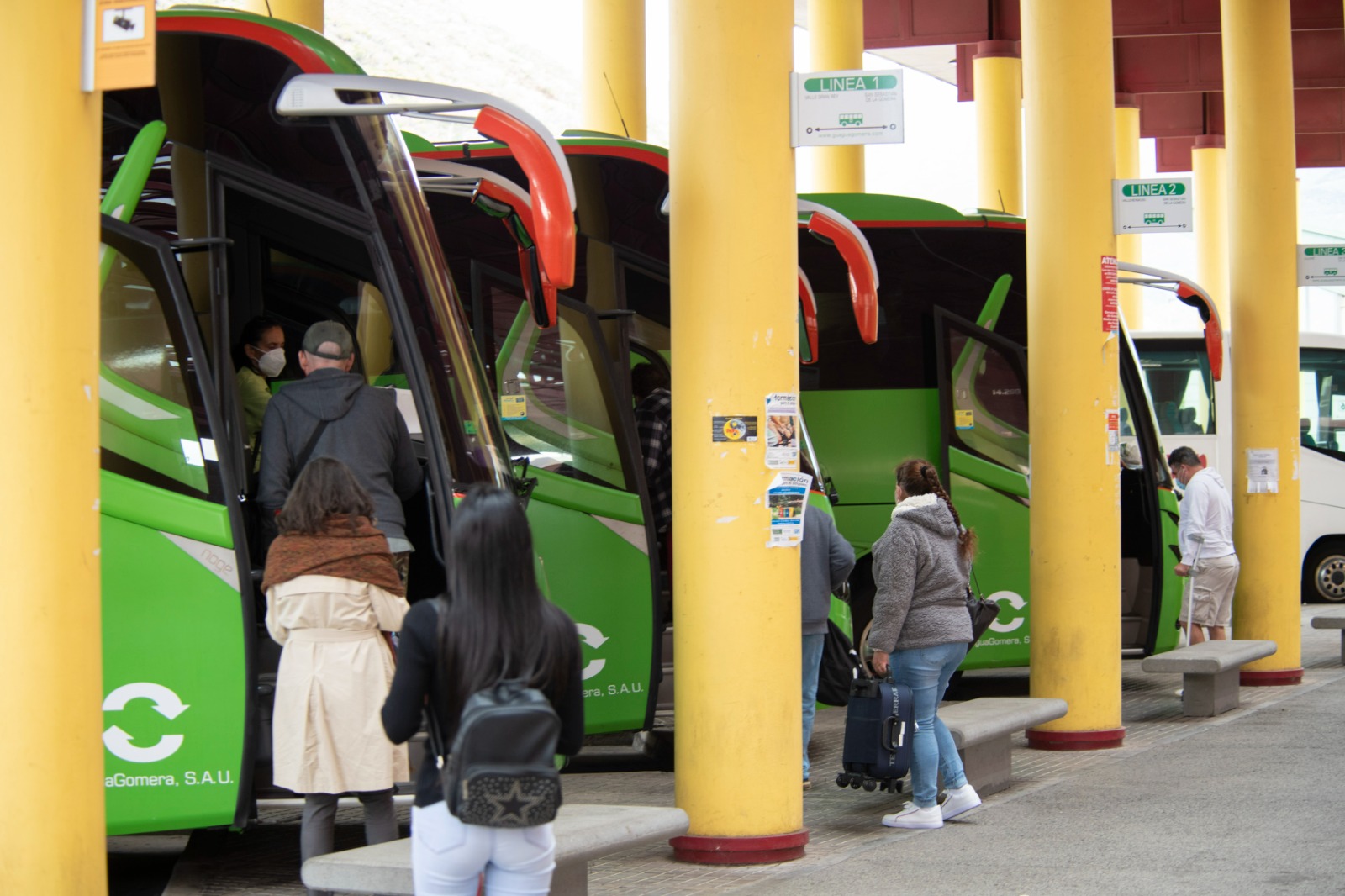 Imagen de GuaguaGomera refuerza la conectividad con el aeropuerto a partir de la próxima semana 