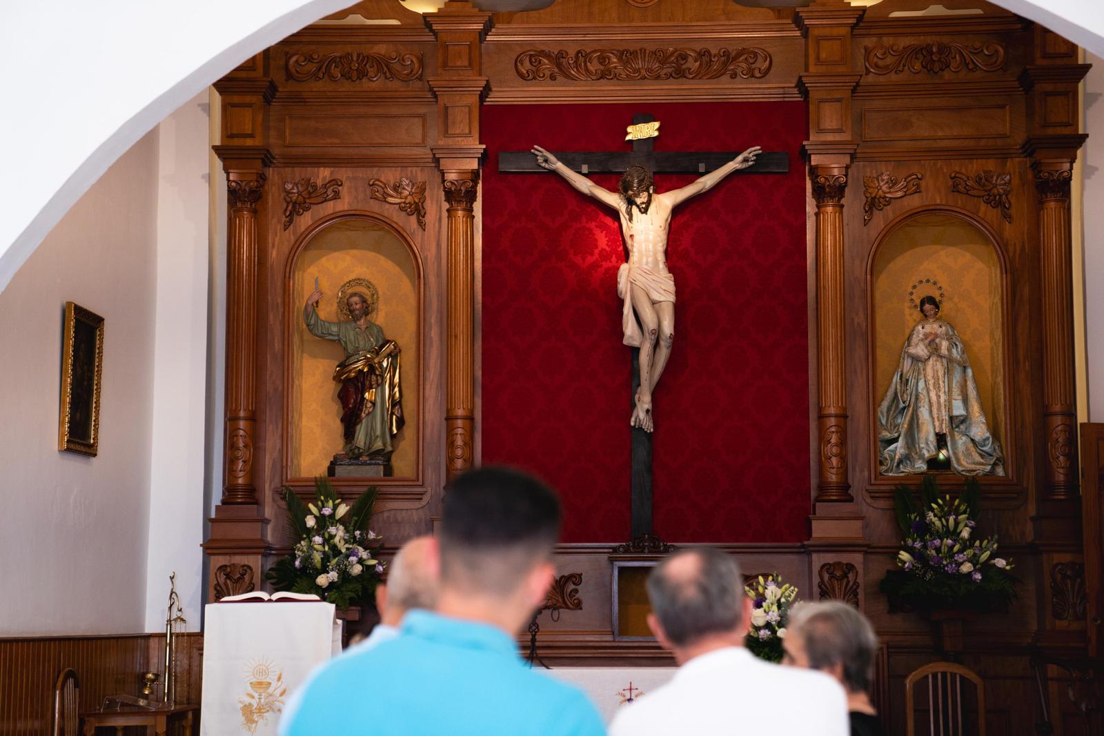 Imagen de El Cabildo finaliza las tareas de construcción del retablo del Crucificado en Alojera